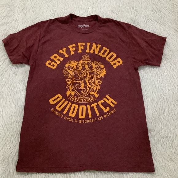 Harry Potter women’s red grayffindor quidditch t shirt size medium - Picture 1 of 4